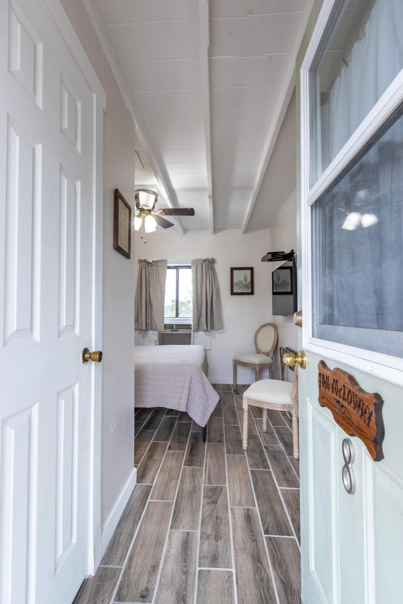 Sagebrush Inn Tombstone Bilik gambar A guest room at the Inn at the Opera